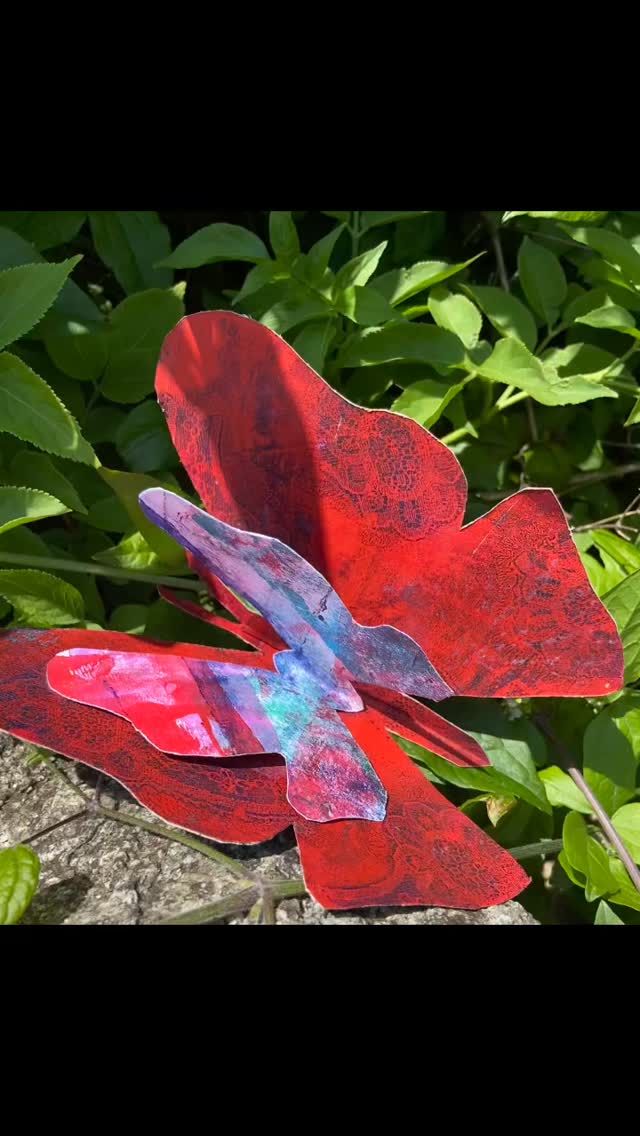 A wonderful day in Liskeard with 13 fabulous ladies exploring the magic of gelli plate printing! 

After spending the morning experimenting with colour, texture, layering and mark-making, we transformed our unique hand-printed papers into beautiful 3D birds and butterflies. What I love most is that every single creation was completely different — each one reflecting its maker’s personality, imagination and creative spirit.

There is something so joyful about taking a sheet of printed paper and watching it come to life as a colourful bird or butterfly. Thank you to everyone who came along, embraced the process and filled the room with creativity, laughter and inspiration.

Which bird would you choose to take home?

#gelliarts #artworkshops #MixedMediaArt #PaperArt #creativelifehappylife