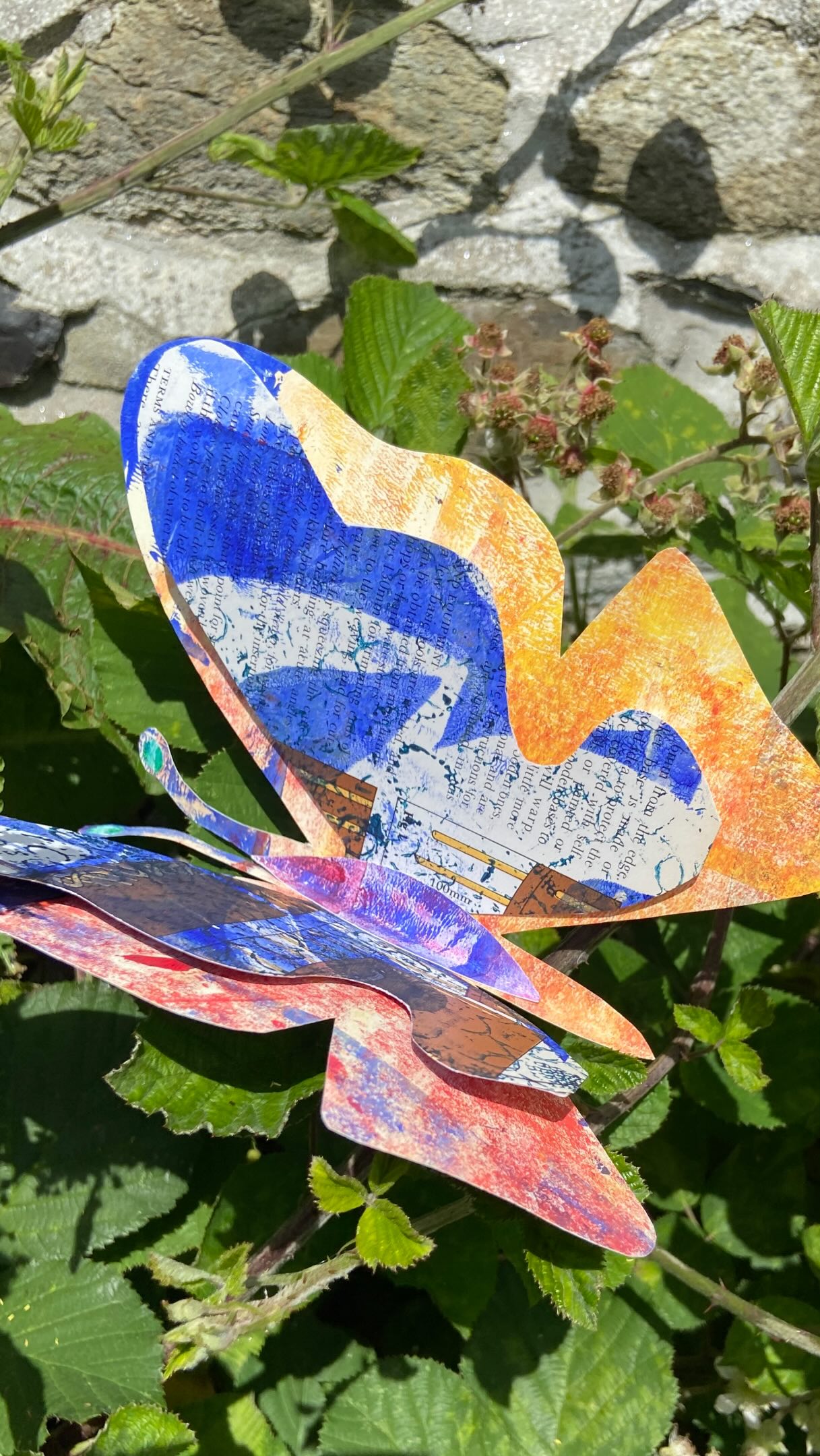 A joyfully creative day at Tavistock Scrapstore on Sunday, running a workshop on behalf of ‘Stitching and Beyond’. With just seven participants, we enjoyed a wonderfully relaxed and creative session exploring gelli plate printing before transforming our colourful handmade papers into beautiful birds and butterflies.

I always love seeing how differently everyone interprets the same materials and techniques. From vibrant tropical birds to delicate butterflies, each creation was completely unique and full of personality. These playful projects are a lovely reminder that creativity flourishes when we allow ourselves time to experiment, play and enjoy the process.

Thank you to everyone who came along and made it such a fun and inspiring day. 🧡💙💚

#gelliprinting #workshops #creativespace #wellbeing #handmade 

Which one would you choose to take home - a bird or a butterfly?